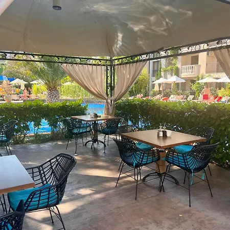 Deluxe In Cascadas Family Sunny Slantchev Briag